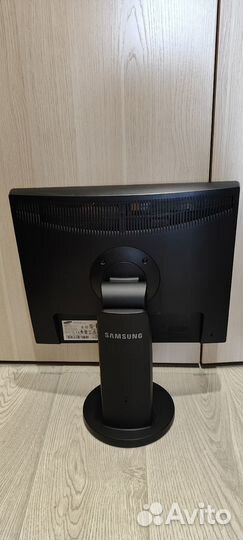 Монитор Samsung SyncMaster 943N