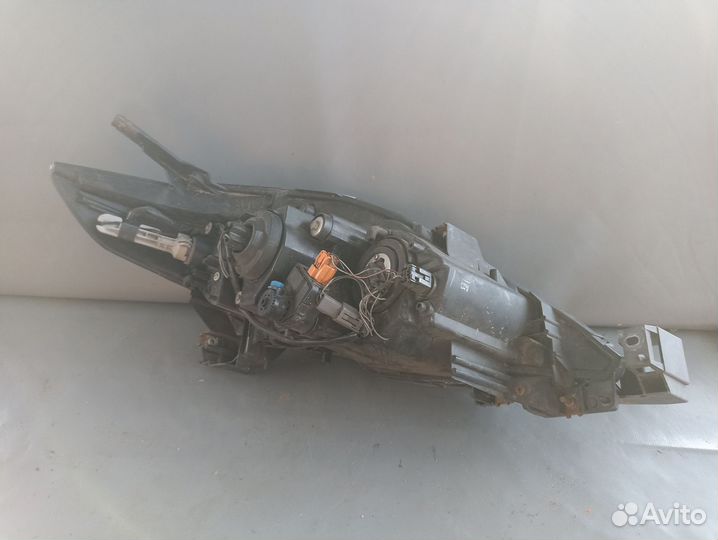 Фара Mazda 5 второе поколение