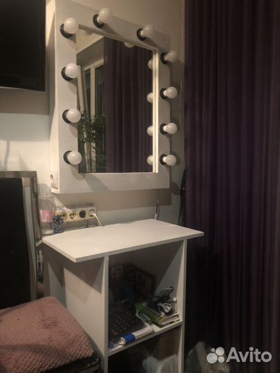 Зеркало со столиком