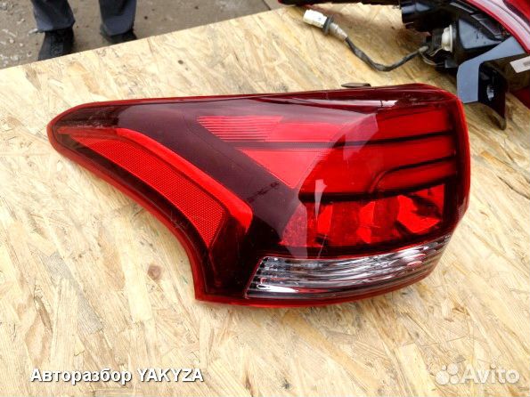 Левый фонарь в крыло рест Mitsubishi Outlander 3