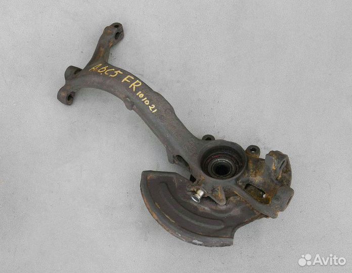 Кулак поворотный правый Audi A6 C5 1.8