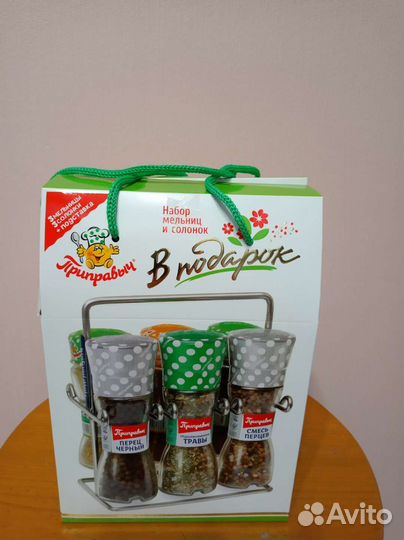 Набор специй в мельницах подарочный