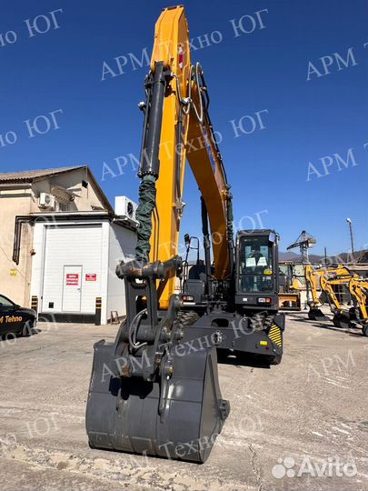 Колёсный экскаватор XCMG XE210WD, 2023