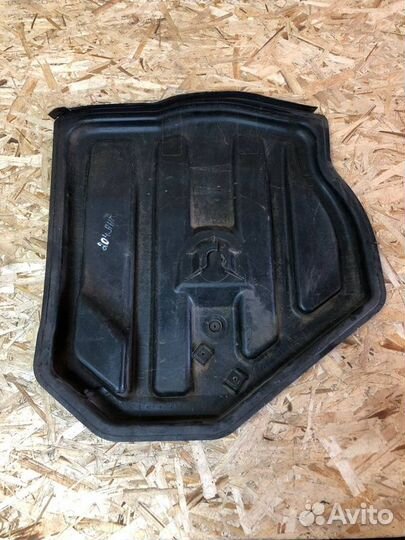 Пластиковая ниша запасного колеса Mercedes C W204