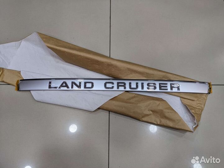 Молдинг крышки багажника land cruiser 100 серебро