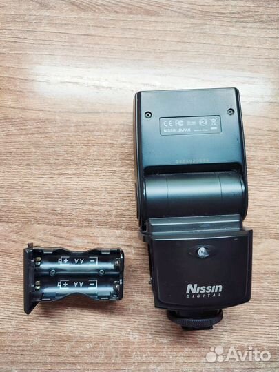 Фотовспышка Nissin