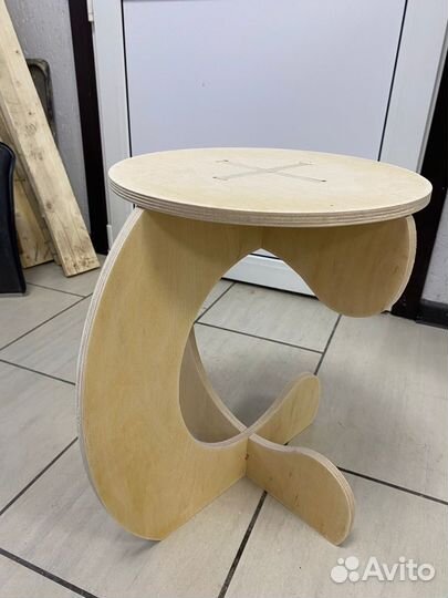 Табурет деревянный
