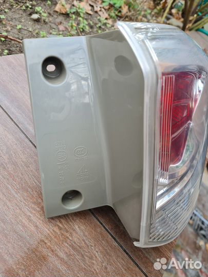 Оригинал Фонарь задний правый Outlander 3