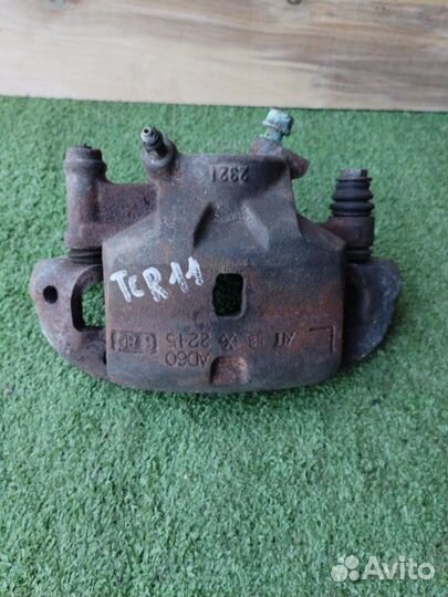 Суппорт передний левый Toyota Estima TCR11W