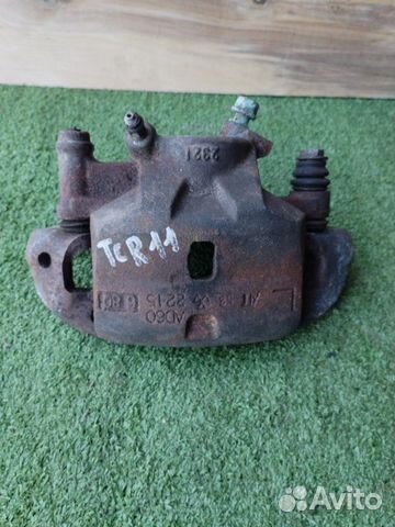 Суппорт передний левый Toyota Estima TCR11W