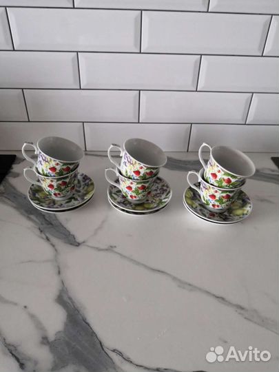 Чайные чашки с блюдцами