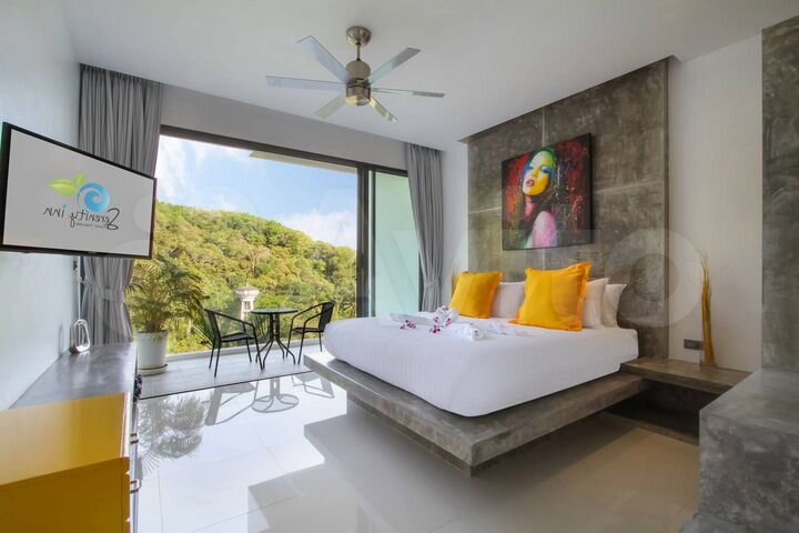 Гостиница с бассейном, Моне*