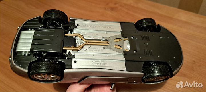 Aston martin DB9 coupe (LHD) 2004 minichamps 1\18