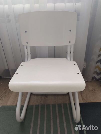 Детский письменный стол и стул