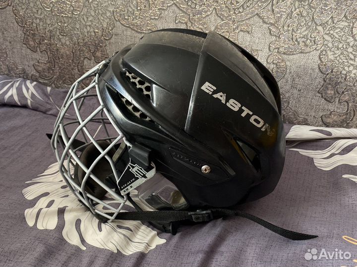 Хоккейный шлем