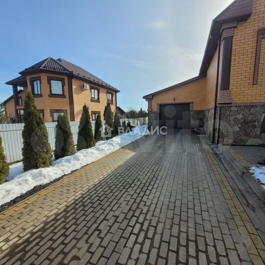 Дом 159,9 м² на участке 7,5 сот.