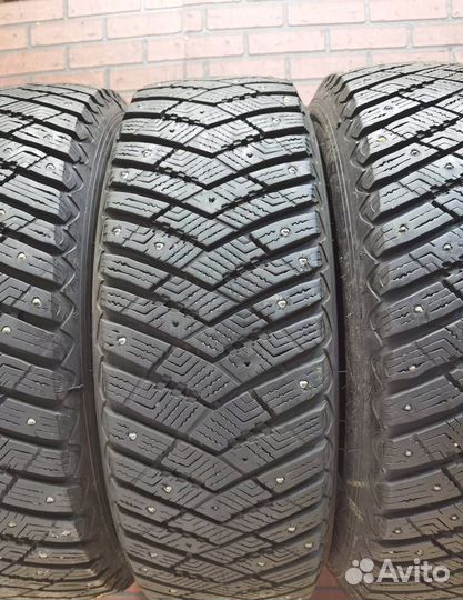 Goodyear Vector 4Seasons 205/50 R17 89V