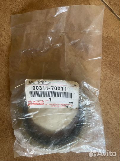 Сальник ступицы передней Toyota 90311-70011