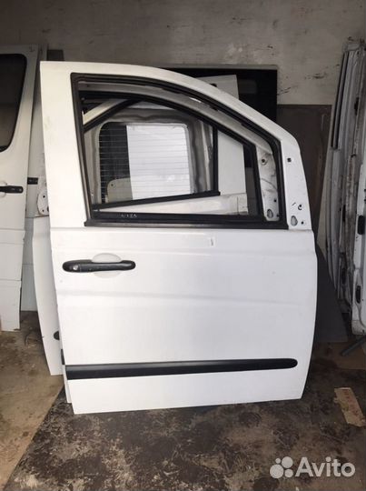 Дверь передняя правая Вито 639