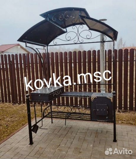 Мангал с крышей