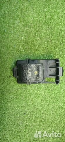 Кнопка стеклоподъемника передняя левая Toyota
