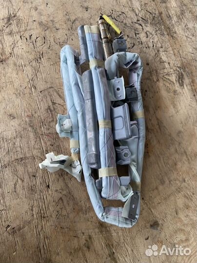 Шторка безопасности левая Toyota Auris e150