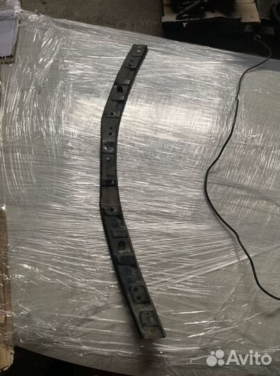 Верхний усилитель бампера Toyota Camry 40 06-08 г