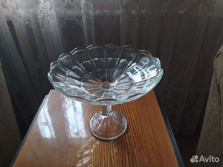 Ваза для фруктов на ножке цветное стекло СССР