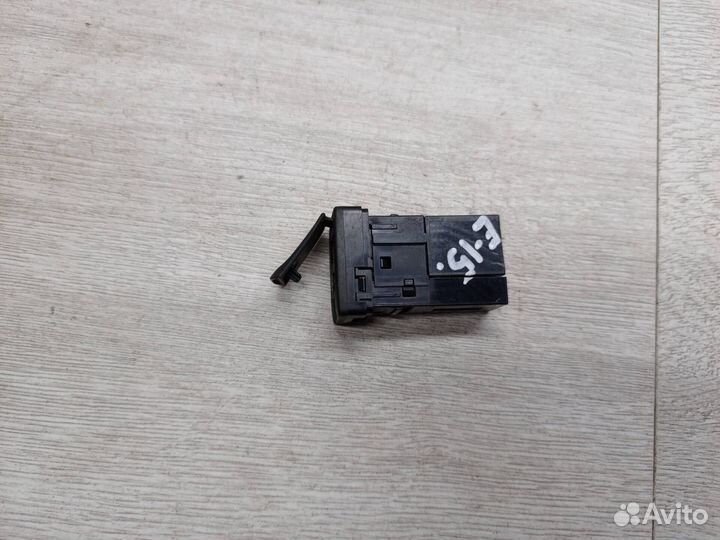 Разъем USB / AUX Toyota Corolla E15