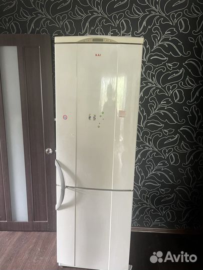 Холодильник бу akai