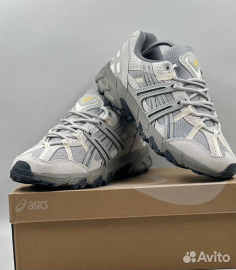 Бежевые кроссовки Asics Sonoma