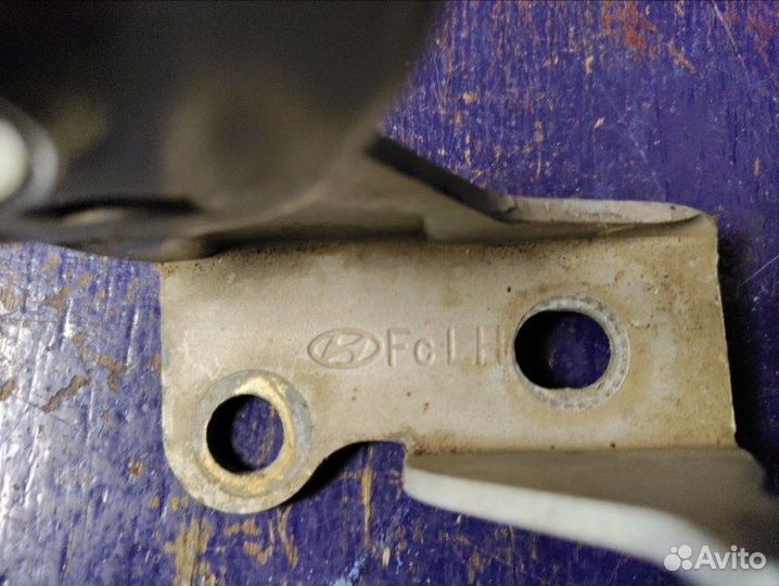 Петля капота передняя левая Hyundai Matrix