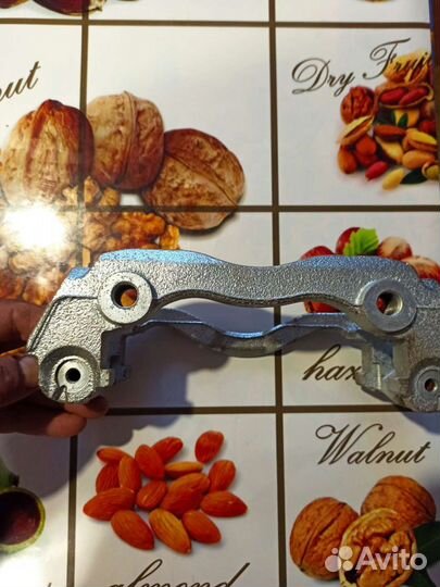 Скоба суппорта