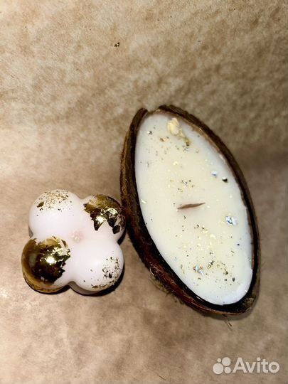 Ароматическая свеча ручной работы в кокосе