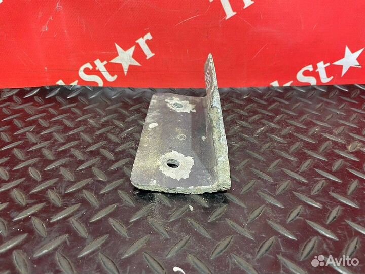 Кронштейн пневмоподушки заднего моста