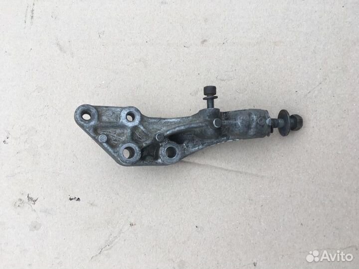 Кронштейн генератора Митсубиси Галант 8