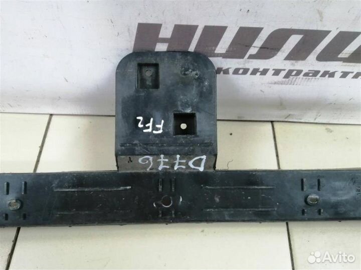 Кронштейн заднего бампера центральный Ford Focus 2