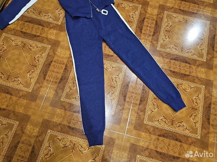 Спортивный костюм для девочки на рост 128-134