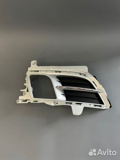 Накладка противотуманной фары правая для Мазда 6