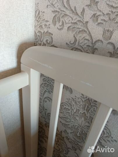 Детская кроватка с маятником