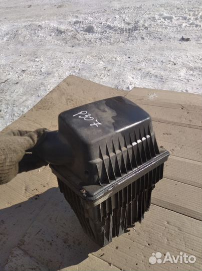 Корпус воздушного фильтра с дефектом Peugeot 307