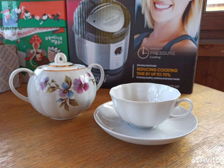 Фарфоровый чайный сервиз