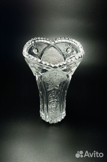 Ваза хрустальная для цветов