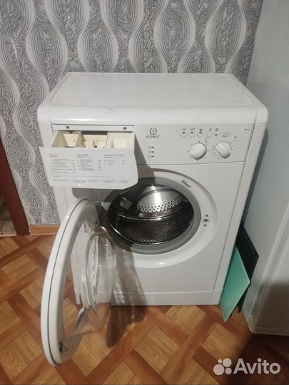Стиральная машина на запчасти Indesit wisn82 5kg