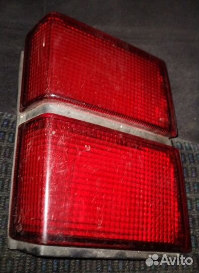 Задний левый фанарь на крышку багажника Mazda 626
