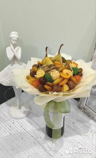 Букеты из конфет и сухофруктов, колбасок и сыра