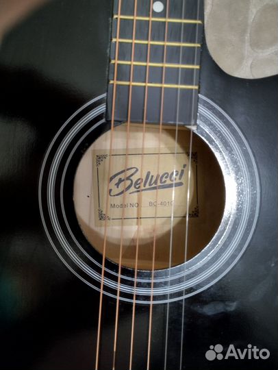 Акустическая гитара