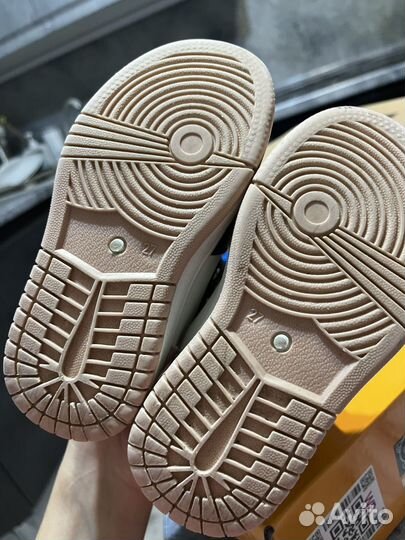 Кроссовки для девочки 27 размер