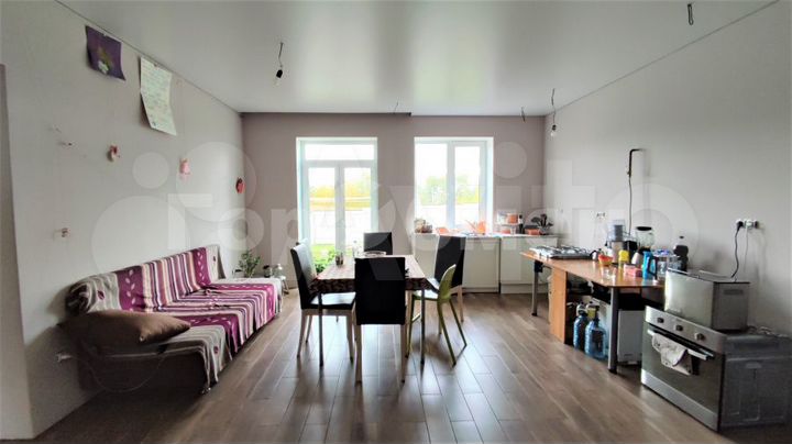 Коттедж 216 м² на участке 10 сот.