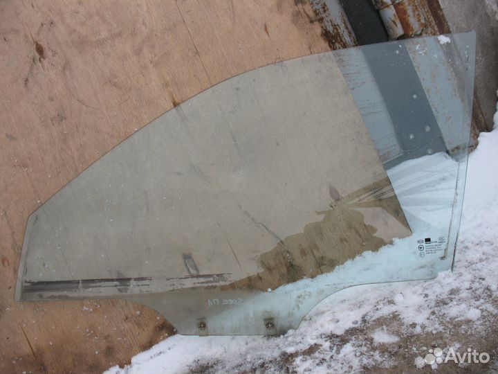 Стекло задней левой/правой двери Kia Spectra/Shuma